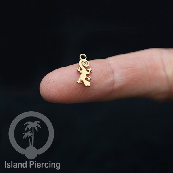 Piercing Charm Liotin Stainless warna gold yang bisa pasang di Tindik dasar semua model tersedia di toko Island Piercing
