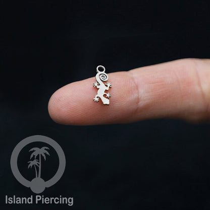 Piercing Charm Liotin Stainless warna silver yang bisa pasang di Tindik dasar semua model tersedia di toko Island Piercing