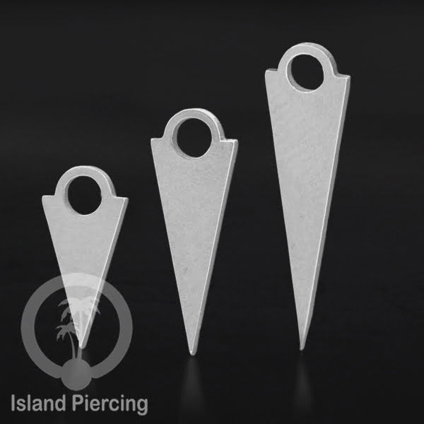 Body jewelry charm sebagai spike warna silver, untuk dekorasi anting tindik dan perhiasan biasa.