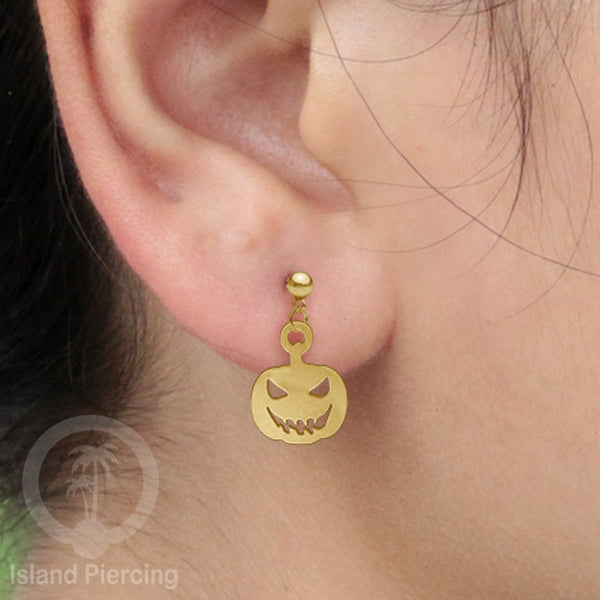 Pesona perhiasan tubuh tahan karat model Liotin perhiasan Gotik Halloween warna emas, tengkorak sihir peti...