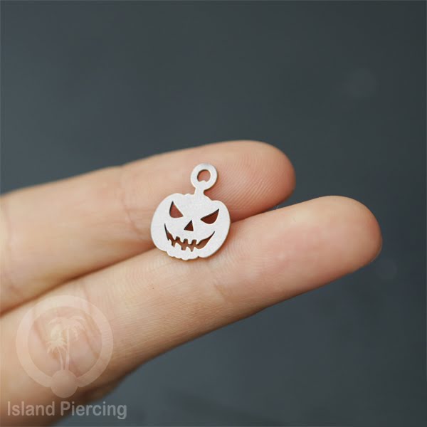 Body Jewelry Charm Stainless Liotin model Halloween Gothic jewelry warna silver, tengkorak sihir peti...