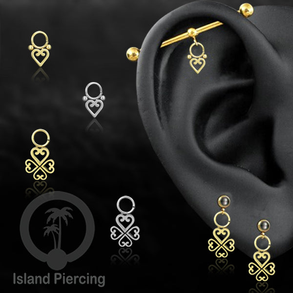 Piercing Charm Liotin Stainless warna silver yang dekorasi pakai tangan dengan potongan hati baja kecil