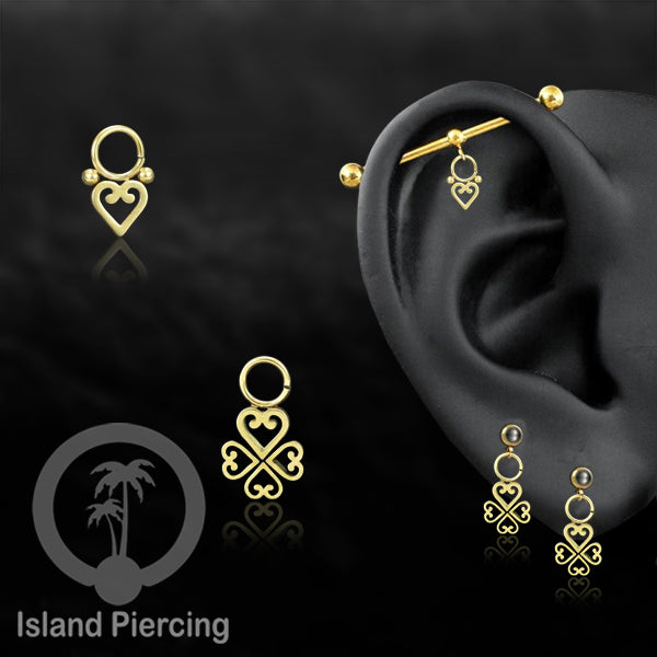 Piercing Charm Liotin Stainless warna silver yang dekorasi pakai tangan dengan potongan hati baja kecil