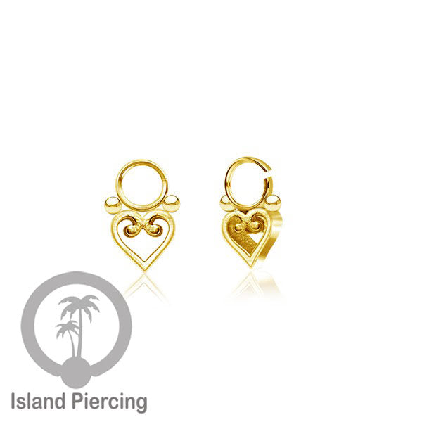 Piercing Charm Liotin Stainless warna silver yang dekorasi pakai tangan dengan potongan hati baja kecil