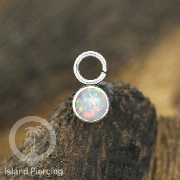 Piercing Charm yang Liotin Stainless manis warna silver dengan batu kecil pilihan warna