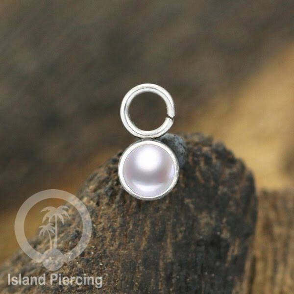 Piercing Charm yang Liotin Stainless manis warna silver dengan batu kecil pilihan warna
