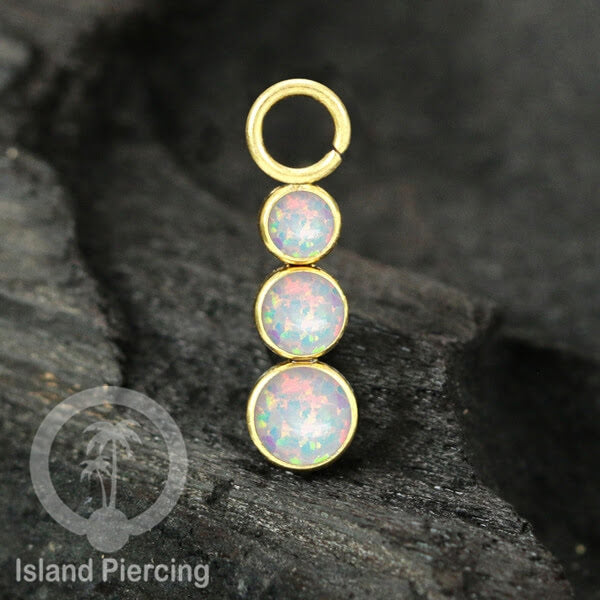 Piercing Charm yang Liotin Stainless manis warna gold dengan 3 batu banyak variasi warna