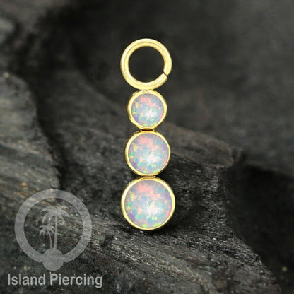 Piercing Charm yang Liotin Stainless manis warna gold dengan 3 batu banyak variasi warna