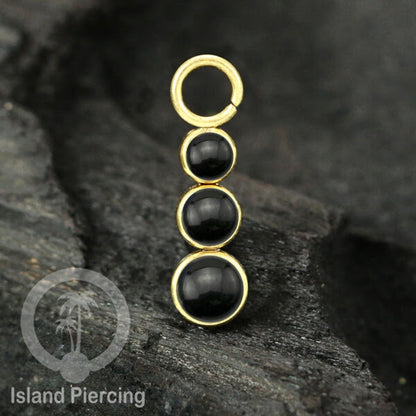 Piercing Charm yang Liotin Stainless manis warna gold dengan 3 batu banyak variasi warna