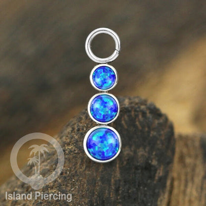 Piercing Charm yang Liotin Stainless manis warna silver dengan 3 batu banyak variasi warna