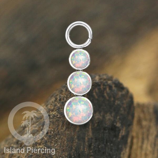 Piercing Charm yang Liotin Stainless manis warna silver dengan 3 batu banyak variasi warna