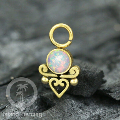 Piercing Charm yang Liotin Stainless manis warna gold dekorasi hati kecil dan batu berwarna