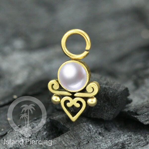 Piercing Charm yang Liotin Stainless manis warna gold dekorasi hati kecil dan batu berwarna