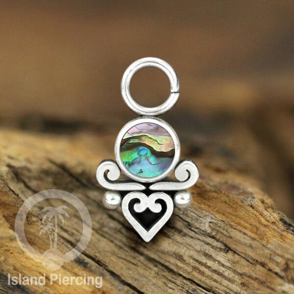Piercing Charm yang Liotin Stainless manis warna silver dekorasi hati kecil dan batu berwarna