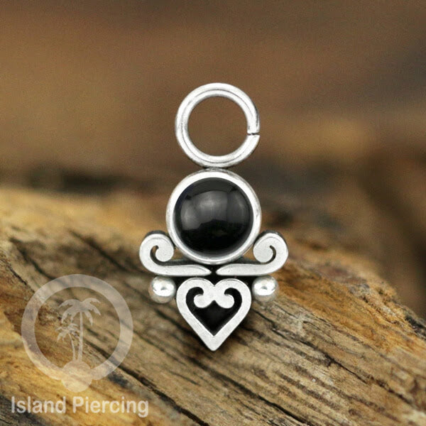 Piercing Charm yang Liotin Stainless manis warna silver dekorasi hati kecil dan batu berwarna