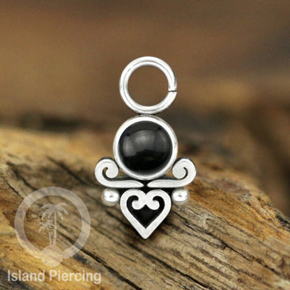 Piercing Charm yang Liotin Stainless manis warna silver dekorasi hati kecil dan batu berwarna