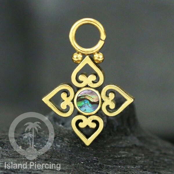 Piercing Charm yang Liotin Stainless manis warna gold dekorasi hati kecil dan batu berwarna