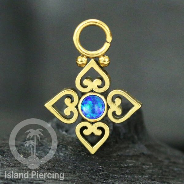 Piercing Charm yang Liotin Stainless manis warna gold dekorasi hati kecil dan batu berwarna