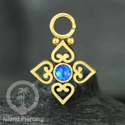 Piercing Charm yang Liotin Stainless manis warna gold dekorasi hati kecil dan batu berwarna