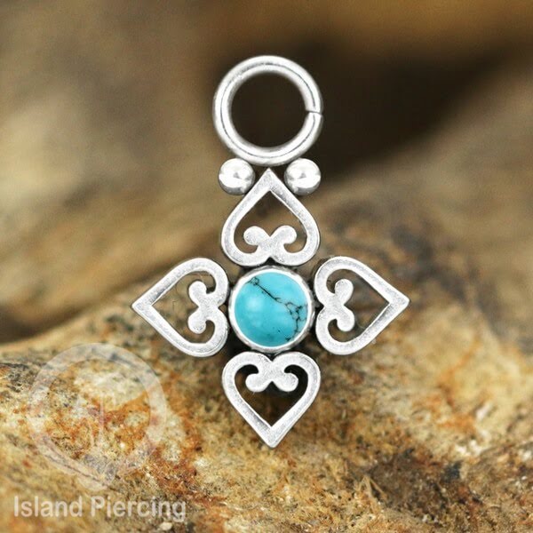 Piercing Charm yang Liotin Stainless manis warna silver dekorasi hati kecil dan batu berwarna
