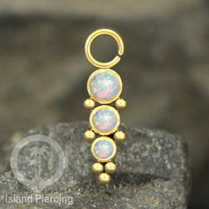 Piercing Charm yang Liotin Stainless manis warna gold dengan 3 batu banyak variasi warna