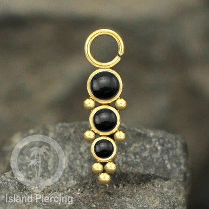 Piercing Charm yang Liotin Stainless manis warna gold dengan 3 batu banyak variasi warna