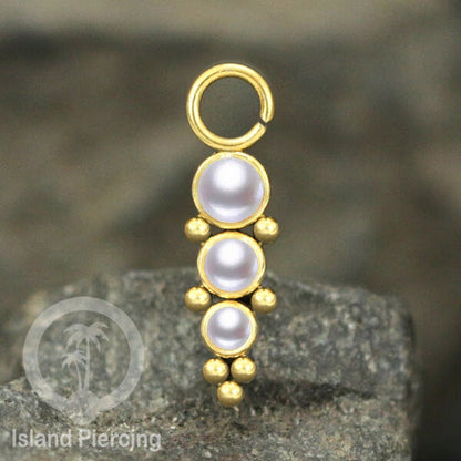 Piercing Charm yang Liotin Stainless manis warna gold dengan 3 batu banyak variasi warna