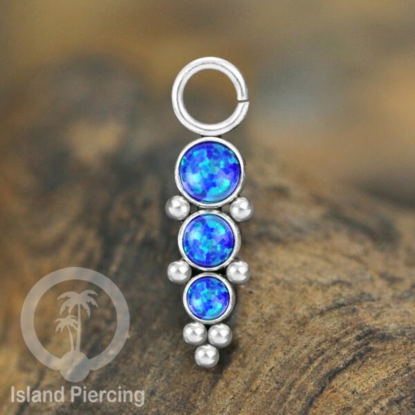 Piercing Charm yang Liotin Stainless manis warna silver dengan 3 batu banyak variasi warna