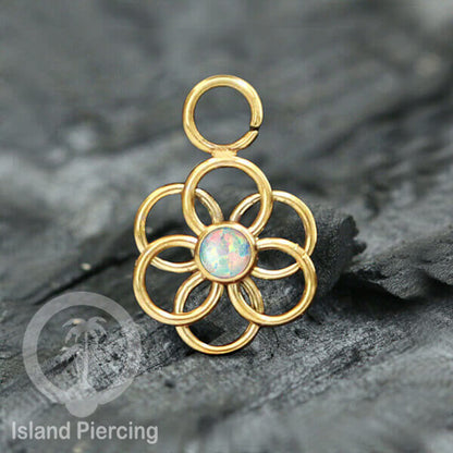 Piercing Charm yang Liotin Stainless bentuk flower of Life dengan batu kecil