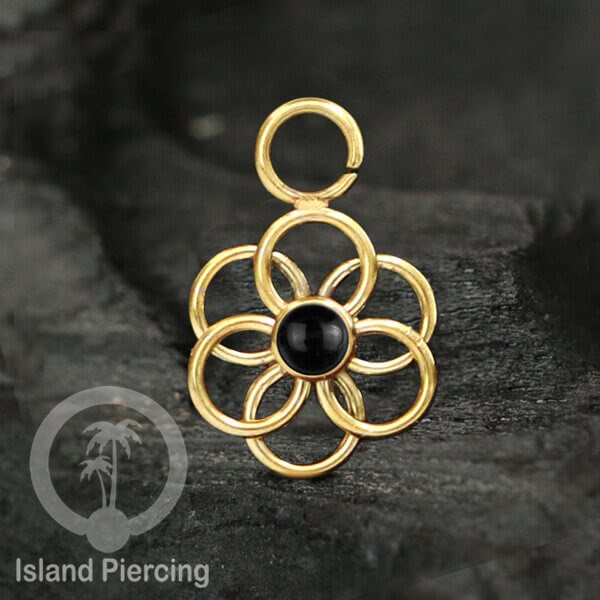 Piercing Charm yang Liotin Stainless bentuk flower of Life dengan batu kecil