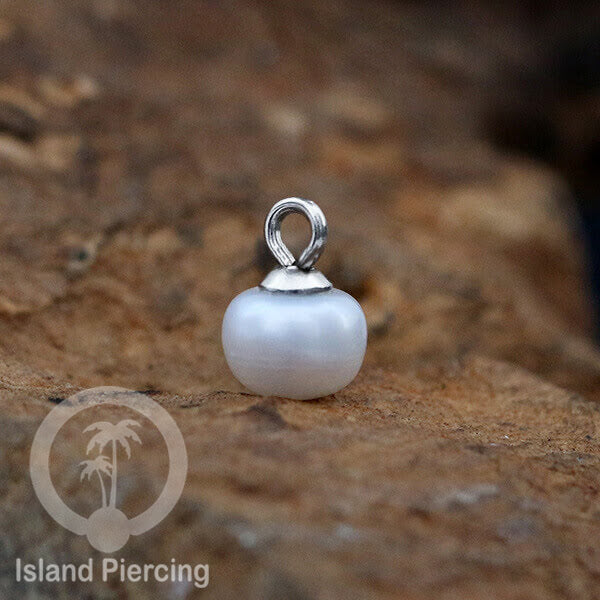 Body Jewelry Charm stainless liontin mutiara putih asli dengan gantungan warna gold dan silver