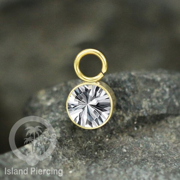 Koleksi Charm yang Liotin Piercing Stainless warna gold sangat lux dengan Kristal Zircon