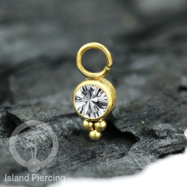 Koleksi Charm yang Liotin Piercing Stainless warna gold sangat lux dengan Kristal Zircon