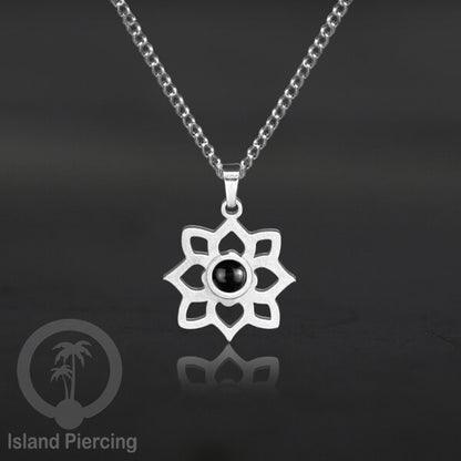 Perhiasan Kalung Stainless warna Silver dengan Liontin kecil Resin, Steel Necklace/Pendant
