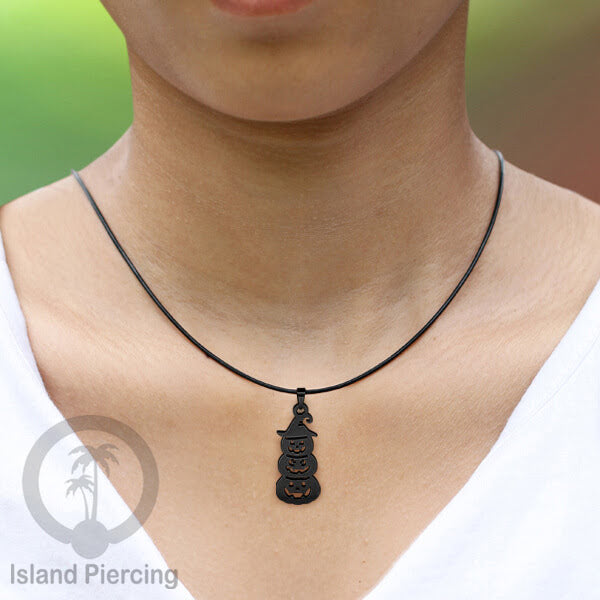 Necklace Halloween Kalung kulit dengan Liotin Stainless warna hitam motif gothic tengkorak, peti, sihir