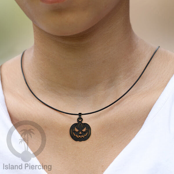 Necklace Halloween Kalung kulit dengan Liotin Stainless warna hitam motif gothic tengkorak, peti, sihir