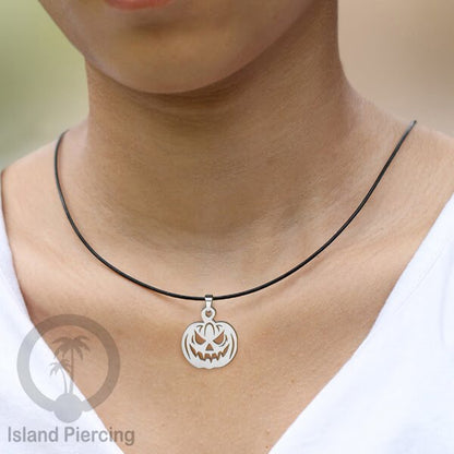 Necklace Halloween Kalung kulit dengan Liotin Stainless warna silver motif gothic tengkorak, peti, sihir