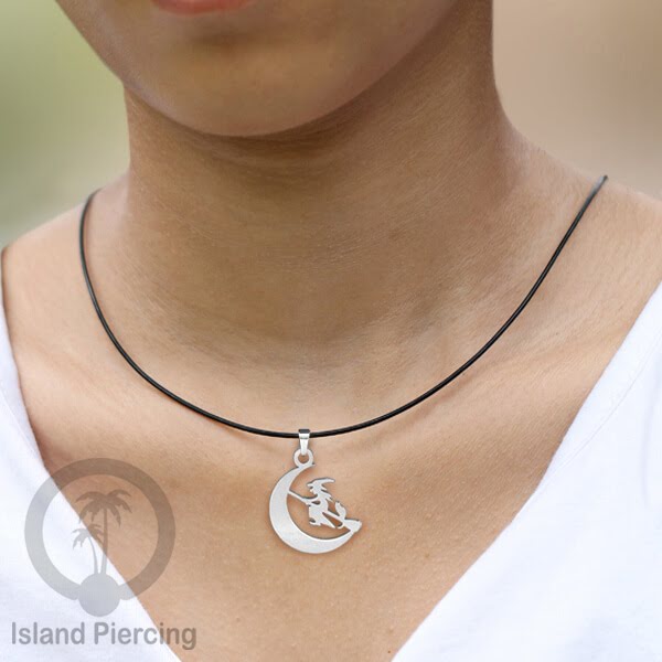 Necklace Halloween Kalung kulit dengan Liotin Stainless warna silver motif gothic tengkorak, peti, sihir