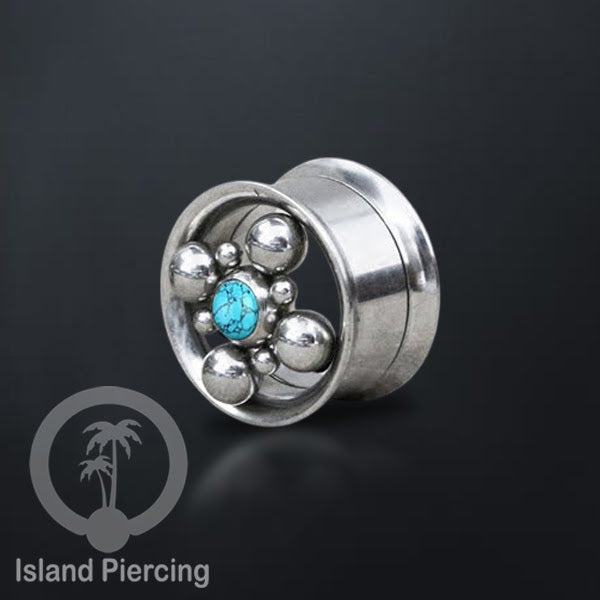 Anting tunnel Piercing stainless warna silver dengan dekorasiturquoise dan kerang laut
