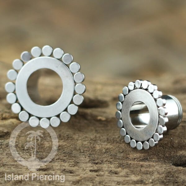 Anting tunnel Piercing stainless warna silver cocok untuk body jewelry