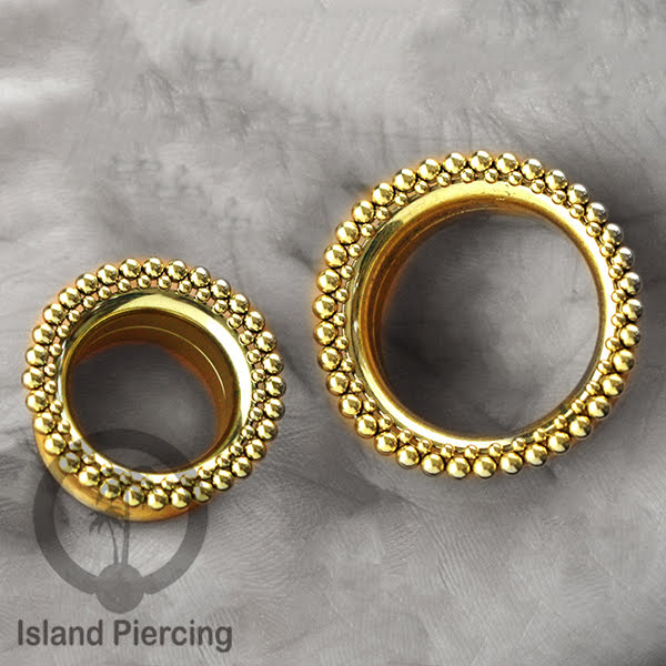 Anting Tunnel Piercing Stainless warna gold dengan dekorasi Hati dan Bola