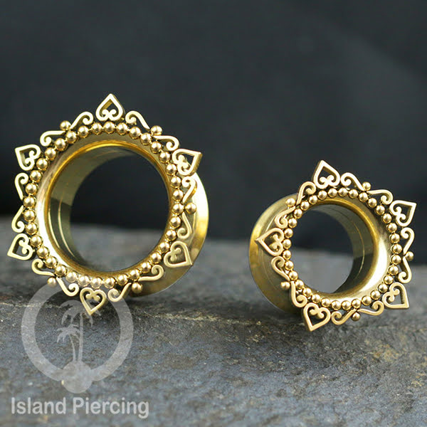 Anting Tunnel Piercing Stainless warna gold dengan dekorasi Hati dan Bola