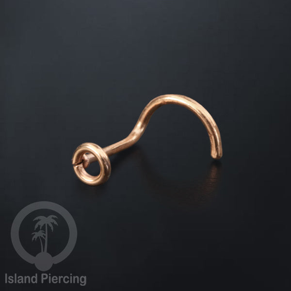 Nose screw piercing, perhiasan hidung dengan banyak variasi , warna rose gold