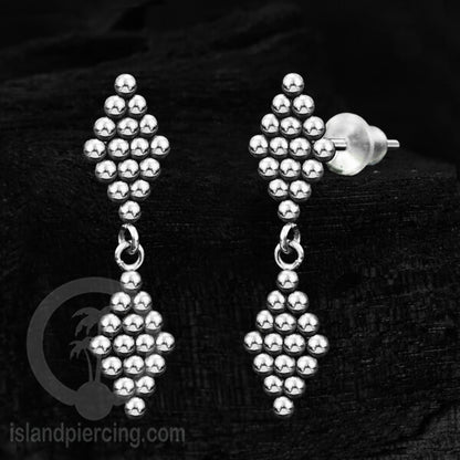 Anting Stud Stainless warna silver yang sambung dua biji