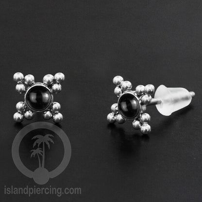 Anting Stud Stainless Earring warna silver dengan batu Turquoise dan Onyx Hitam