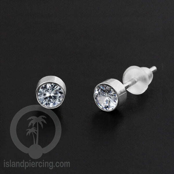 Anting Stud Stainless Earring warna silver dengan batu Kristal Zirconia
