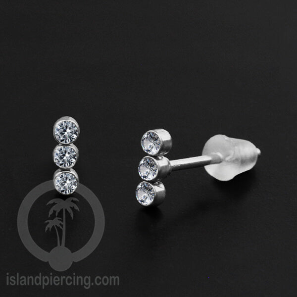Anting Stud Stainless Earring warna silver dengan batu Kristal Zirconia