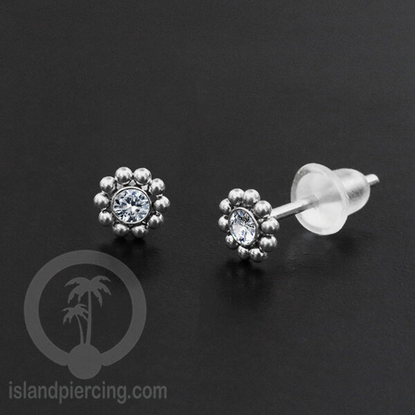 Anting Stud Stainless Earring warna silver dengan batu Kristal Zirconia