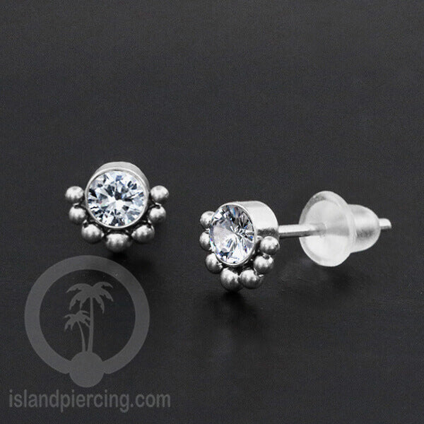 Anting Stud Stainless Earring warna silver dengan batu Kristal Zirconia