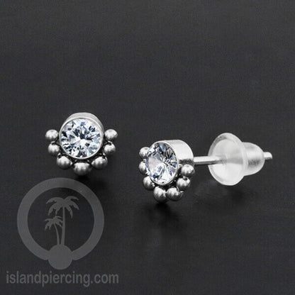 Anting Stud Stainless Earring warna silver dengan batu Kristal Zirconia
